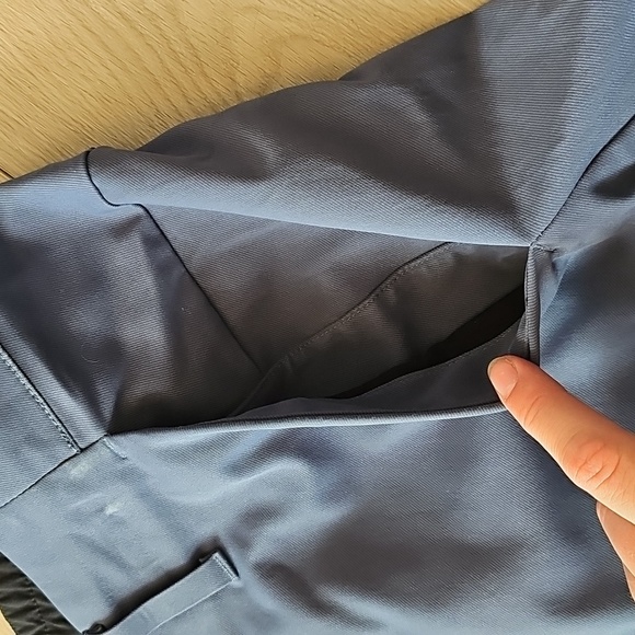 2021 Lululemon Utility Cargo Shorts 8" Inseam, Size 34 - Picture 4 of 16